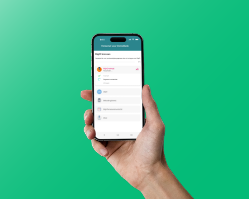 Hand met smartphone met Ockto app